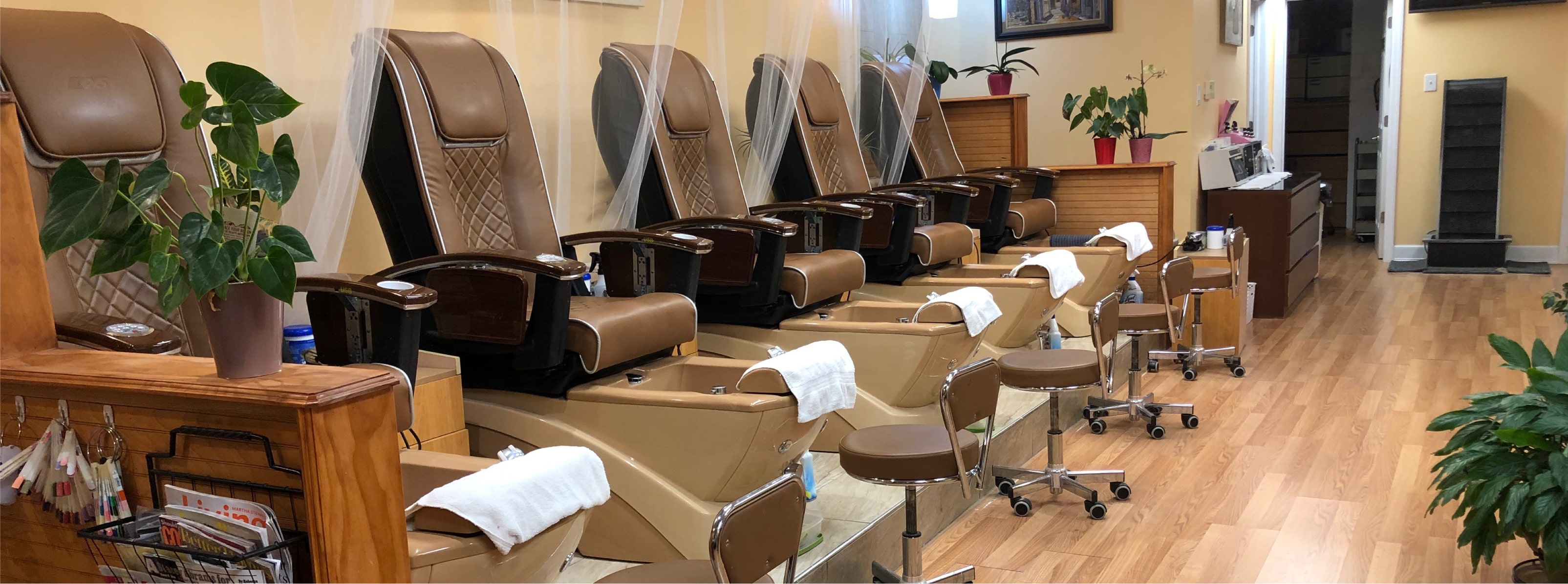 IQ Nails & Spa contact